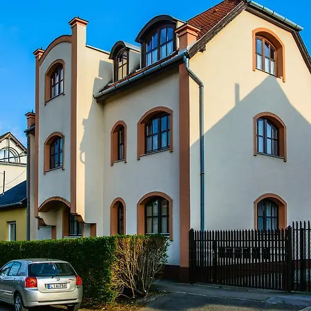 Mi12 Apartmán Eger