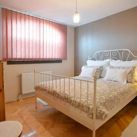 Mi12 Apartment