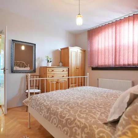 Mi12 Apartment